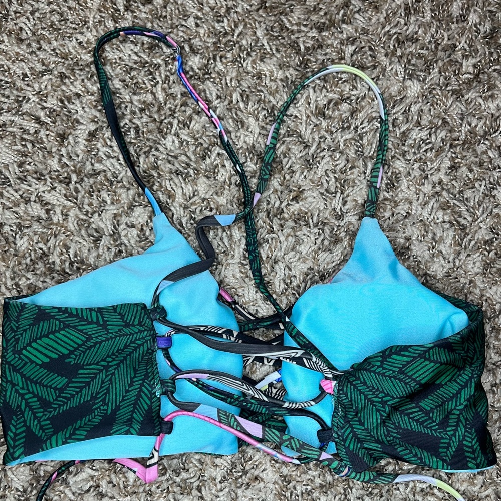Bikini - Picture 7 of 7